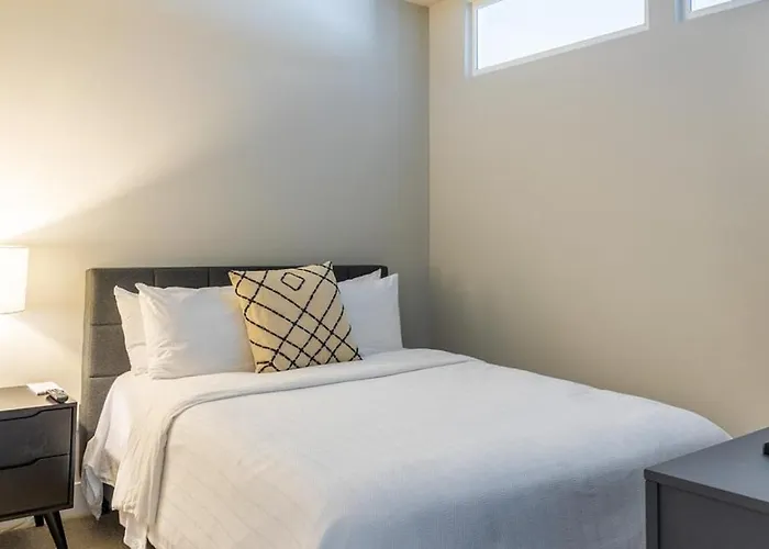 Landing Modern With Amazing Amenities *