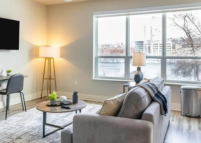 Apartment Landing Modern With Amazing Amenities *